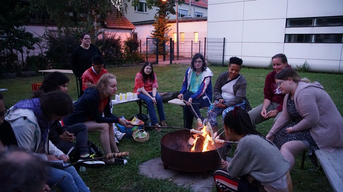 Garten jEden Lagerfeuer LUX Junge Kirche Nürnberg